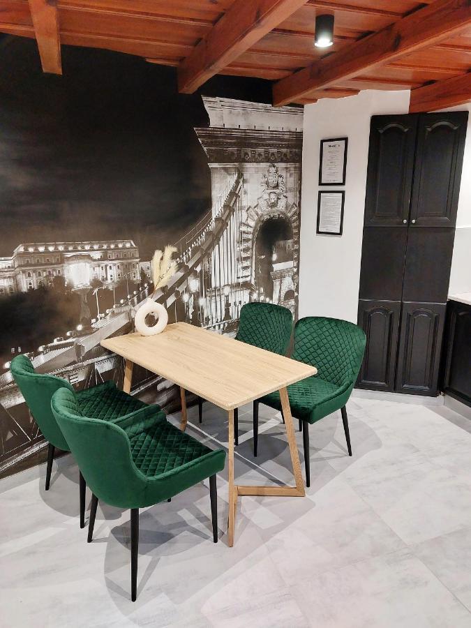 Square 16 Apartman - Absolutely Central Location With Self Check In 솜버트헤이 외부 사진