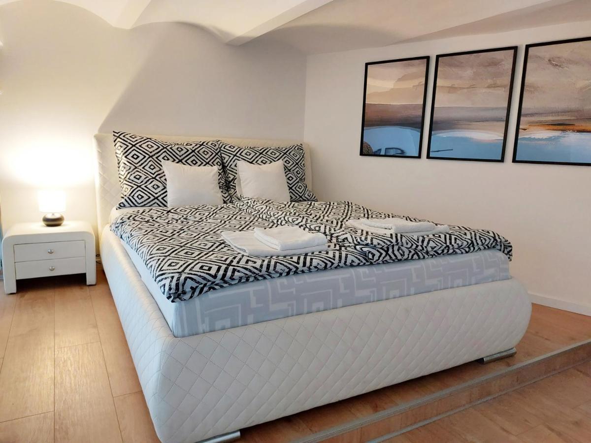Square 16 Apartman - Absolutely Central Location With Self Check In 솜버트헤이 외부 사진